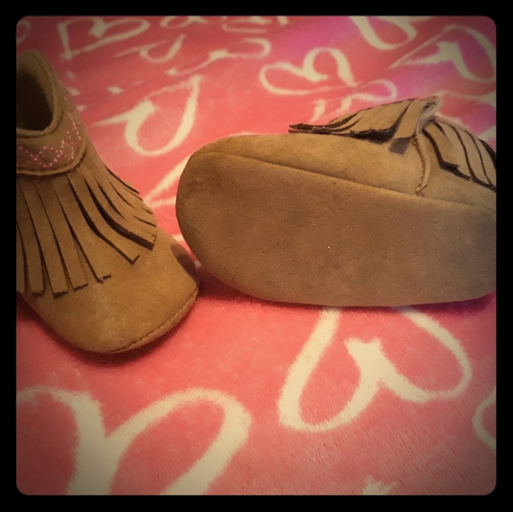 Brown moccasin for baby girl
